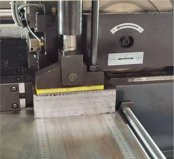 Very Professional High Productivity CNC Sawing And Milling Machine Very Professional High Productivity CNC Sawing And Milling Machine